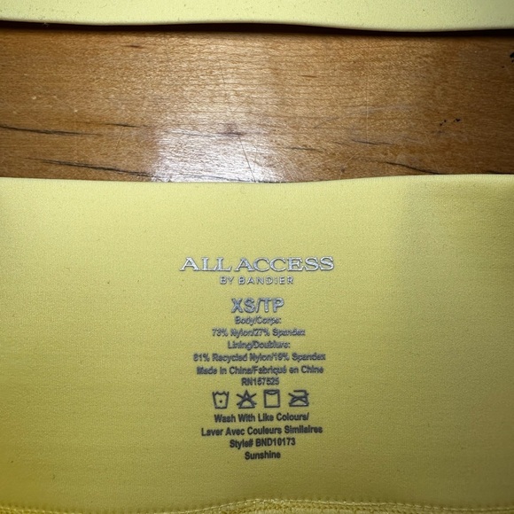 Butter Yellow Workout Set - Picture 3 of 5